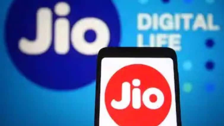 Jio offers unlimited 5g data with rs 101 recharge plan on diwali 2024 mukesh ambani news Jio का दिवाली गिफ्ट! ये इंटरनेट प्लान हुआ बेहद सस्ता, सिर्फ 101 रुपये में मिलेगा अनलिमिटेड 5G डेटा